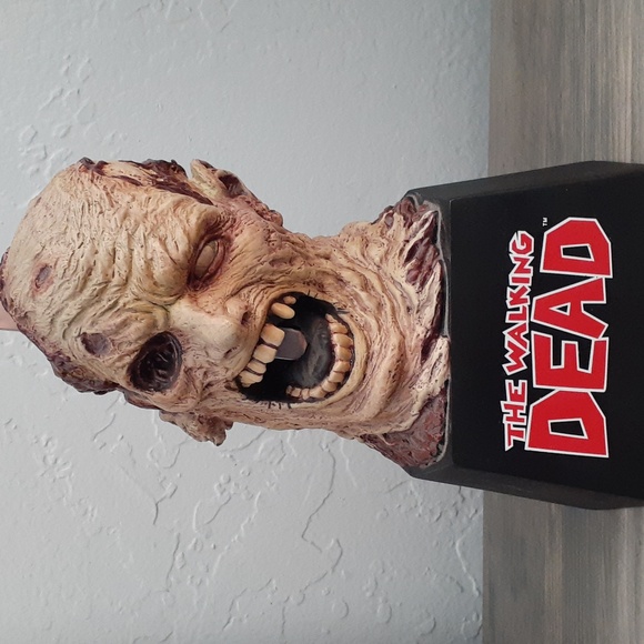 AMC The Walking Dead Zombie Letter Opener collectible - Picture 4 of 5